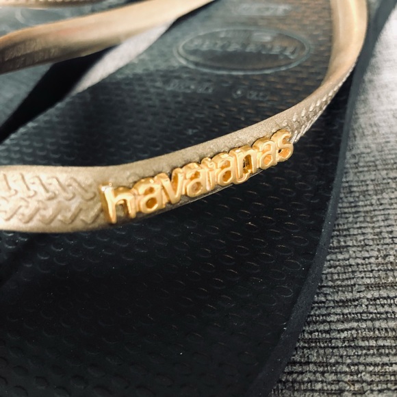Havaianas | NWOT Gold and Black Flip Flops - Picture 2 of 3